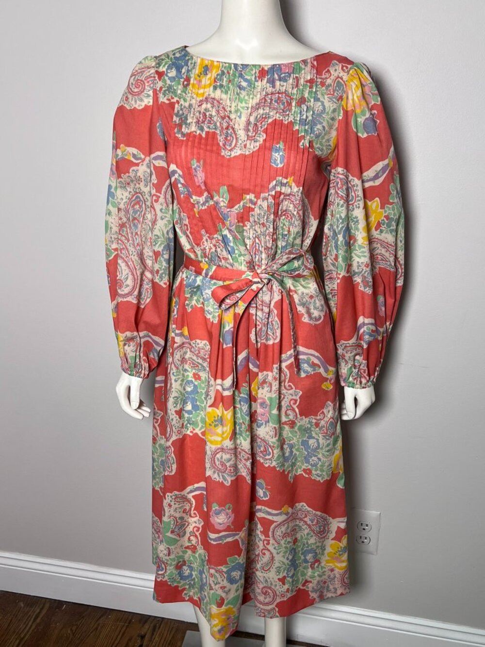 1970s Vintage Albert Nipon Long Sleeve Tie Waist Paisley Midi Dress